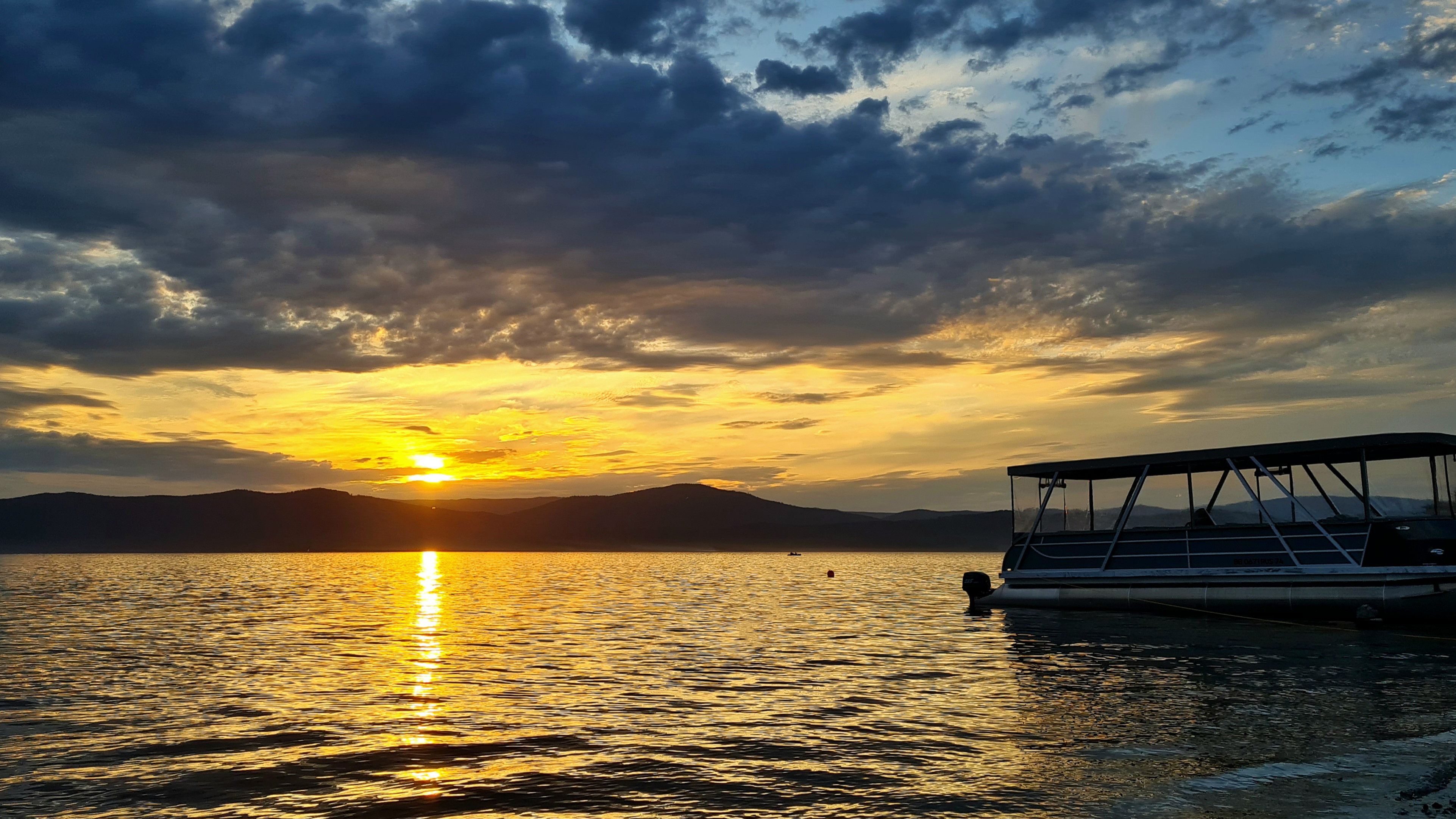 Озеро Тургояк на закате - волшебство Южного Урала