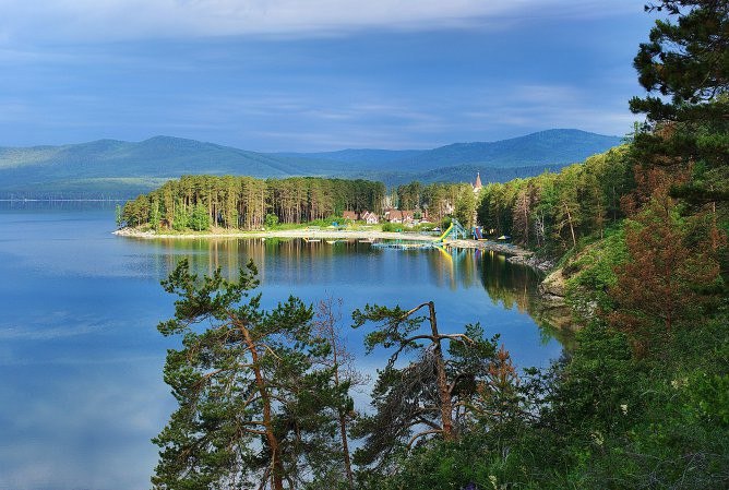 Водная гладь озера