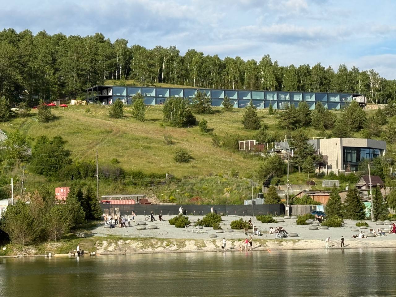 Городской пляж Тургояка со стороны озера